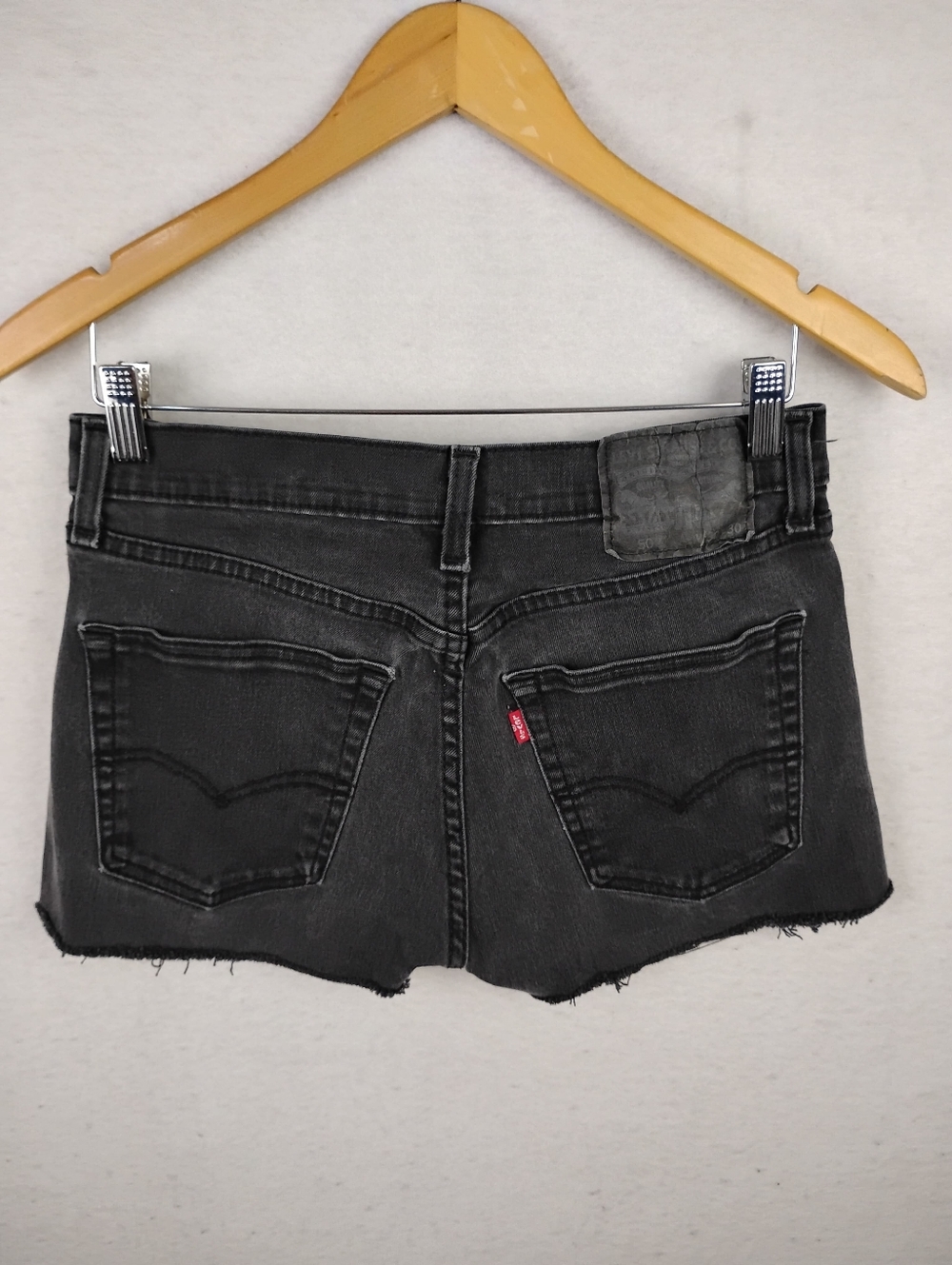 Levi's Women’s Black Denim Cutoff Shorts Size 30 - Picture 5 of 6